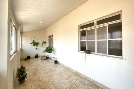 Casa à venda com 344m², 3 quartos e 2 vagas Casa à venda com 344m², 3 quartos e 2 vagasVaranda