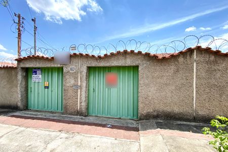 Casa à venda com 344m², 3 quartos e 2 vagas Casa à venda com 344m², 3 quartos e 2 vagasFachada