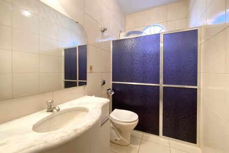 Casa à venda com 344m², 3 quartos e 2 vagas Casa à venda com 344m², 3 quartos e 2 vagasBanheiro