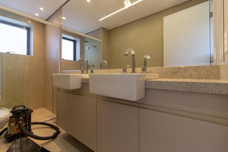 Apartamento à venda com 186m², 4 quartos e 3 vagas Apartamento à venda com 186m², 4 quartos e 3 vagasBanheiro da Suíte 2