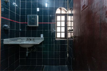 Casa à venda com 330m², 2 quartos e 2 vagas Casa à venda com 330m², 2 quartos e 2 vagasBanheiro da Suíte 2