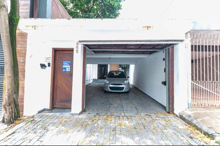 Casa à venda com 330m², 2 quartos e 2 vagas Casa à venda com 330m², 2 quartos e 2 vagasFachada