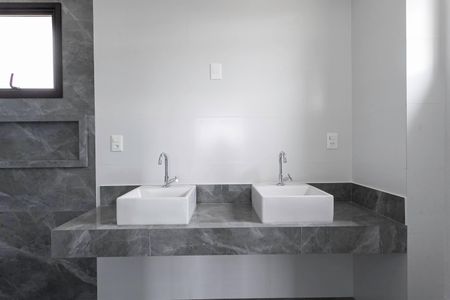 Apartamento à venda com 161m², 4 quartos e 4 vagas Apartamento à venda com 161m², 4 quartos e 4 vagasBanheiro da suíte 2