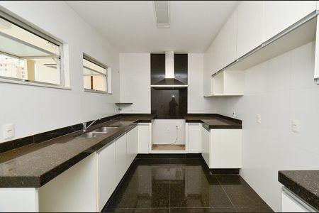 Apartamento à venda com 375m², 5 quartos e 2 vagasCozinha