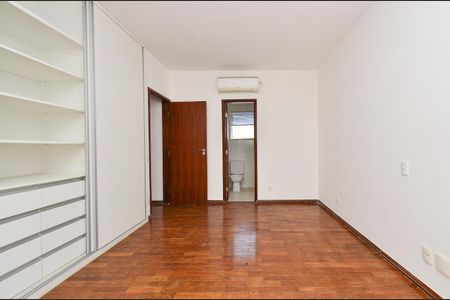 Apartamento à venda com 375m², 5 quartos e 2 vagasSuíte 2