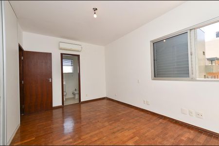 Apartamento à venda com 375m², 5 quartos e 2 vagasSuíte 2