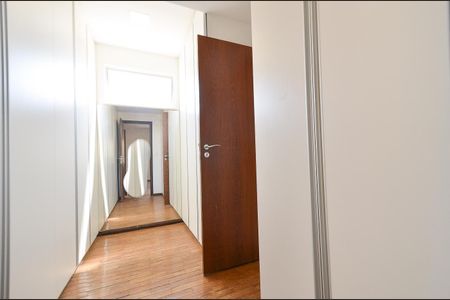 Apartamento à venda com 375m², 5 quartos e 2 vagasCloset Suite 3