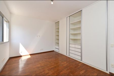 Apartamento à venda com 375m², 5 quartos e 2 vagasSuíte 2