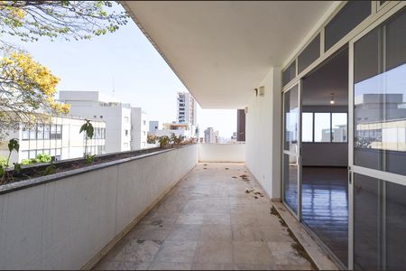 Apartamento à venda com 375m², 5 quartos e 2 vagasVaranda Sala de Estar