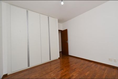 Apartamento à venda com 375m², 5 quartos e 2 vagasQuarto 2