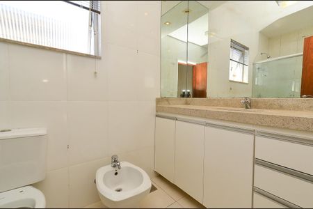 Apartamento à venda com 375m², 5 quartos e 2 vagasBanheiro Suite 2
