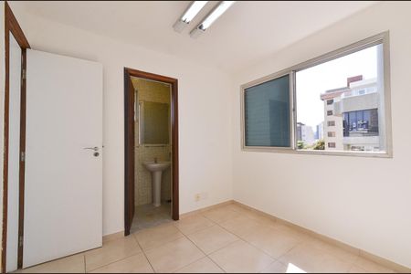 Apartamento à venda com 375m², 5 quartos e 2 vagasQuarto de Serviço