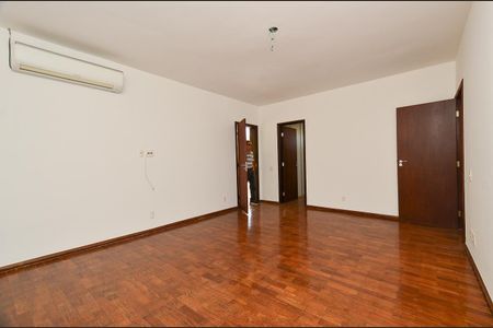 Apartamento à venda com 375m², 5 quartos e 2 vagasSuíte 3