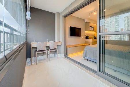Studio à venda com 29m², 1 quarto e sem vaga Studio à venda com 29m², 1 quarto e sem vagaVaranda