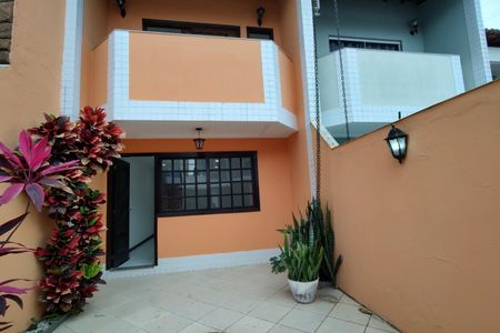 Casa de condomínio à venda com 120m², 2 quartos e 1 vaga Casa de condomínio à venda com 120m², 2 quartos e 1 vagaFachada