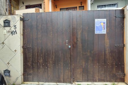 Casa de condomínio à venda com 120m², 2 quartos e 1 vaga Casa de condomínio à venda com 120m², 2 quartos e 1 vagaFachada