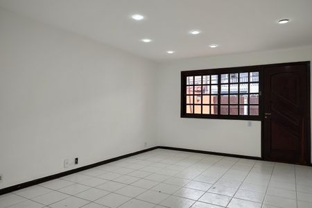 Casa de condomínio à venda com 120m², 2 quartos e 1 vaga Casa de condomínio à venda com 120m², 2 quartos e 1 vagaSala