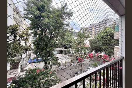 Apartamento à venda com 94m², 2 quartos e 1 vaga Apartamento à venda com 94m², 2 quartos e 1 vagaVaranda da sala - vista