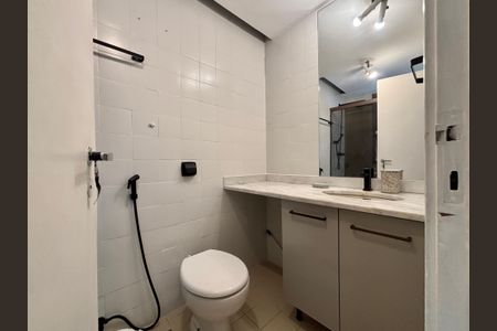 Apartamento à venda com 94m², 2 quartos e 1 vaga Apartamento à venda com 94m², 2 quartos e 1 vagaSuíte - banheiro