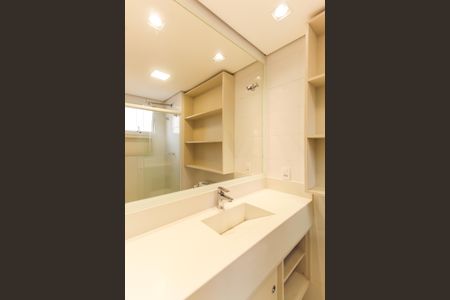 Apartamento à venda com 72m², 2 quartos e 2 vagas Apartamento à venda com 72m², 2 quartos e 2 vagasBanheiro da Suíte 1