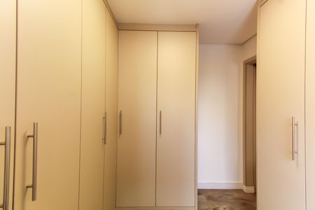Apartamento à venda com 72m², 2 quartos e 2 vagas Apartamento à venda com 72m², 2 quartos e 2 vagasCloset da Suíte 1