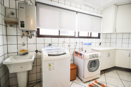 Apartamento à venda com 200m², 3 quartos e 3 vagas Apartamento à venda com 200m², 3 quartos e 3 vagasÁrea de Serviço