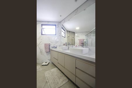 Apartamento à venda com 200m², 3 quartos e 3 vagas Apartamento à venda com 200m², 3 quartos e 3 vagasBanheiro da Suíte 3