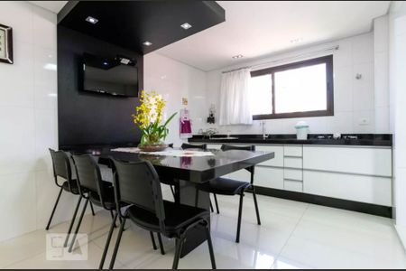 Apartamento à venda com 200m², 3 quartos e 3 vagas Apartamento à venda com 200m², 3 quartos e 3 vagasÁrea comum - Salão de festas