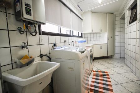 Apartamento à venda com 200m², 3 quartos e 3 vagas Apartamento à venda com 200m², 3 quartos e 3 vagasÁrea de Serviço
