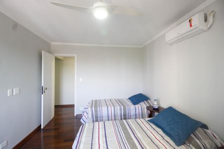 Apartamento à venda com 200m², 3 quartos e 3 vagas Apartamento à venda com 200m², 3 quartos e 3 vagasSuíte 1