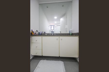 Apartamento à venda com 200m², 3 quartos e 3 vagas Apartamento à venda com 200m², 3 quartos e 3 vagasBanheiro da Suíte 1