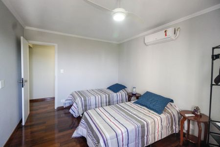 Apartamento à venda com 200m², 3 quartos e 3 vagas Apartamento à venda com 200m², 3 quartos e 3 vagasSuíte 1