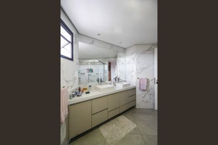 Apartamento à venda com 200m², 3 quartos e 3 vagas Apartamento à venda com 200m², 3 quartos e 3 vagasBanheiro da Suíte 3