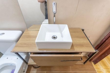 Banheiro de casa para alugar com 1 quarto, 70m² em Pestana, Osasco