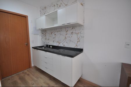 Cozinha de apartamento à venda com 1 quarto, 24m² em Vila Mazzei, São Paulo