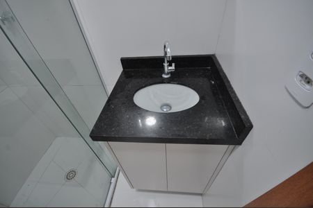 Banheiro de apartamento à venda com 1 quarto, 24m² em Vila Mazzei, São Paulo