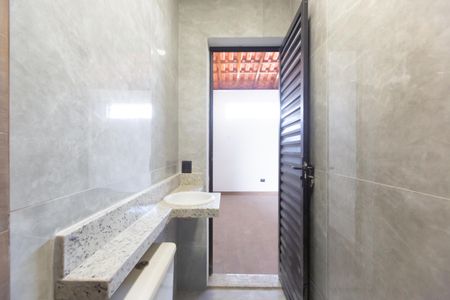 Casa à venda com 131m², 3 quartos e 2 vagas Casa à venda com 131m², 3 quartos e 2 vagasBanheiro Social