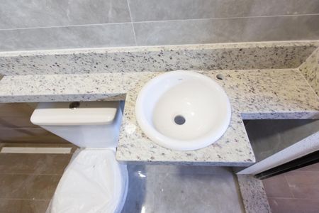 Casa à venda com 131m², 3 quartos e 2 vagas Casa à venda com 131m², 3 quartos e 2 vagasBanheiro Social