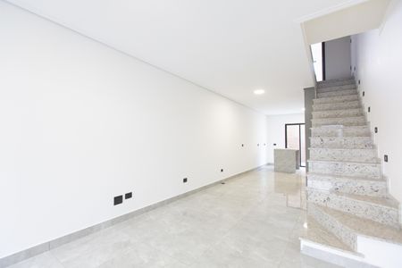 Casa à venda com 131m², 3 quartos e 2 vagas Casa à venda com 131m², 3 quartos e 2 vagasSala