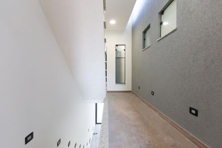 Casa à venda com 131m², 3 quartos e 2 vagas Casa à venda com 131m², 3 quartos e 2 vagasCorredor