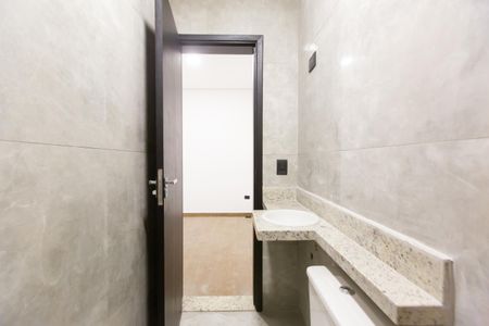 Casa à venda com 131m², 3 quartos e 2 vagas Casa à venda com 131m², 3 quartos e 2 vagasBanheiro da Suíte 2