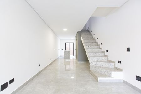 Casa à venda com 131m², 3 quartos e 2 vagas Casa à venda com 131m², 3 quartos e 2 vagasSala