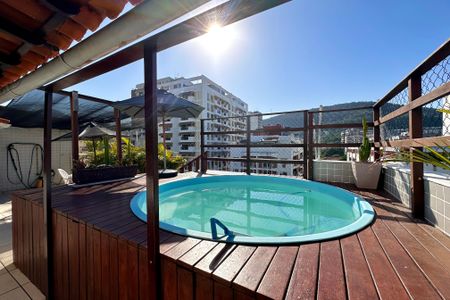 Apartamento à venda com 330m², 4 quartos e 3 vagas Apartamento à venda com 330m², 4 quartos e 3 vagasÁrea comum