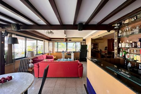 Apartamento à venda com 330m², 4 quartos e 3 vagas Apartamento à venda com 330m², 4 quartos e 3 vagasSala