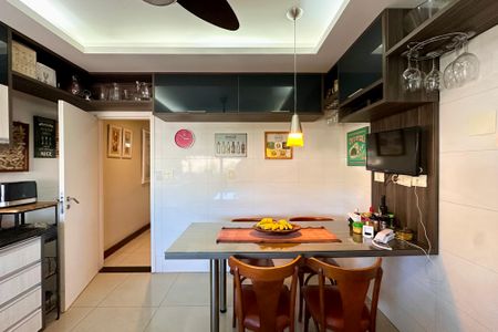 Apartamento à venda com 330m², 4 quartos e 3 vagas Apartamento à venda com 330m², 4 quartos e 3 vagasCozinha