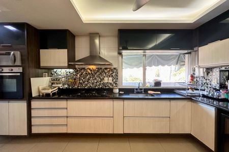 Apartamento à venda com 330m², 4 quartos e 3 vagas Apartamento à venda com 330m², 4 quartos e 3 vagasCozinha