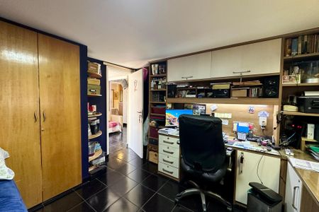 Apartamento à venda com 330m², 4 quartos e 3 vagas Apartamento à venda com 330m², 4 quartos e 3 vagasQuarto 4