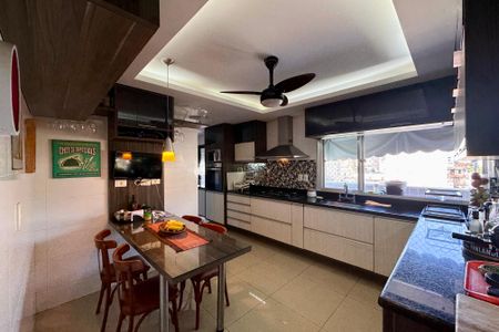 Apartamento à venda com 330m², 4 quartos e 3 vagas Apartamento à venda com 330m², 4 quartos e 3 vagasCozinha