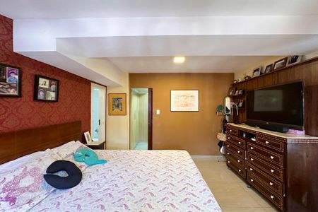 Apartamento à venda com 330m², 4 quartos e 3 vagas Apartamento à venda com 330m², 4 quartos e 3 vagasQuarto 5 - Suite