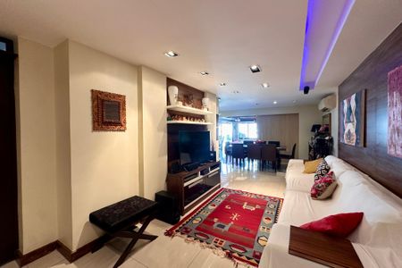 Apartamento à venda com 330m², 4 quartos e 3 vagas Apartamento à venda com 330m², 4 quartos e 3 vagasSala